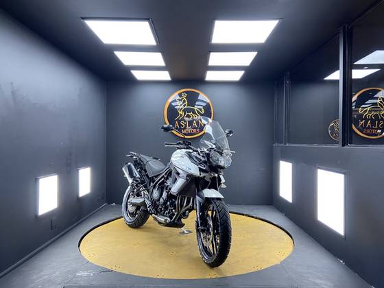 TRIUMPH TIGER 800 XR TRIUMPH TIGER 800 XR